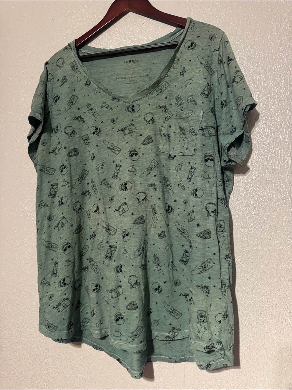 Torrid Sage Green Celestial Skull Tarot Classic Fit Scoop Pocket Tee Top 4 4X